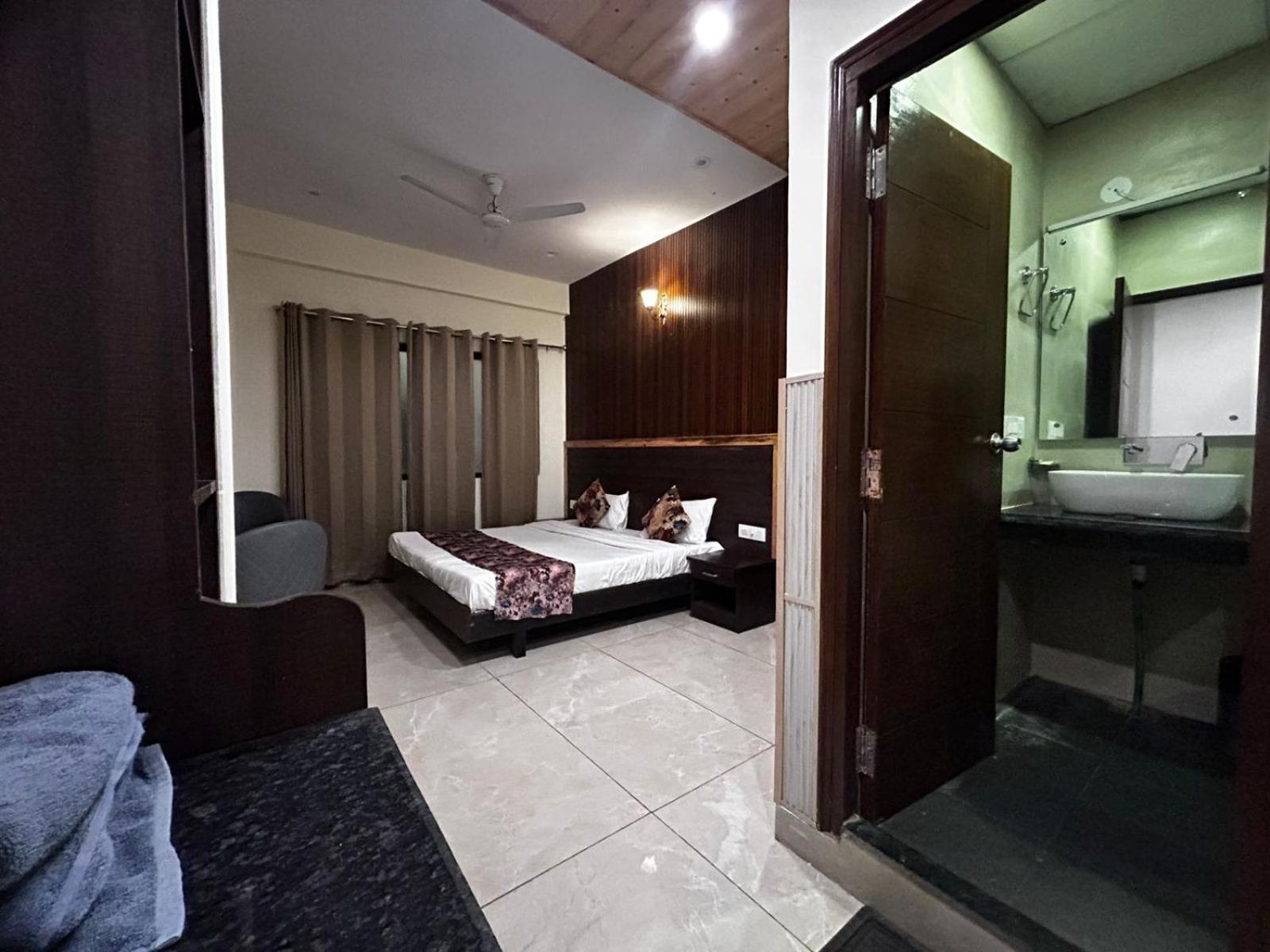 Hangout Inn Bhāgalpur Eksteriør bilde